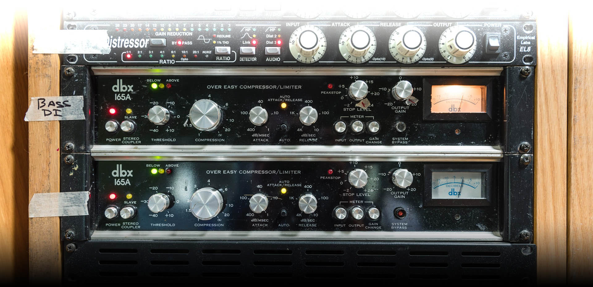 Arturia Comp VCA-65 ドラムやベースをタイトに整える