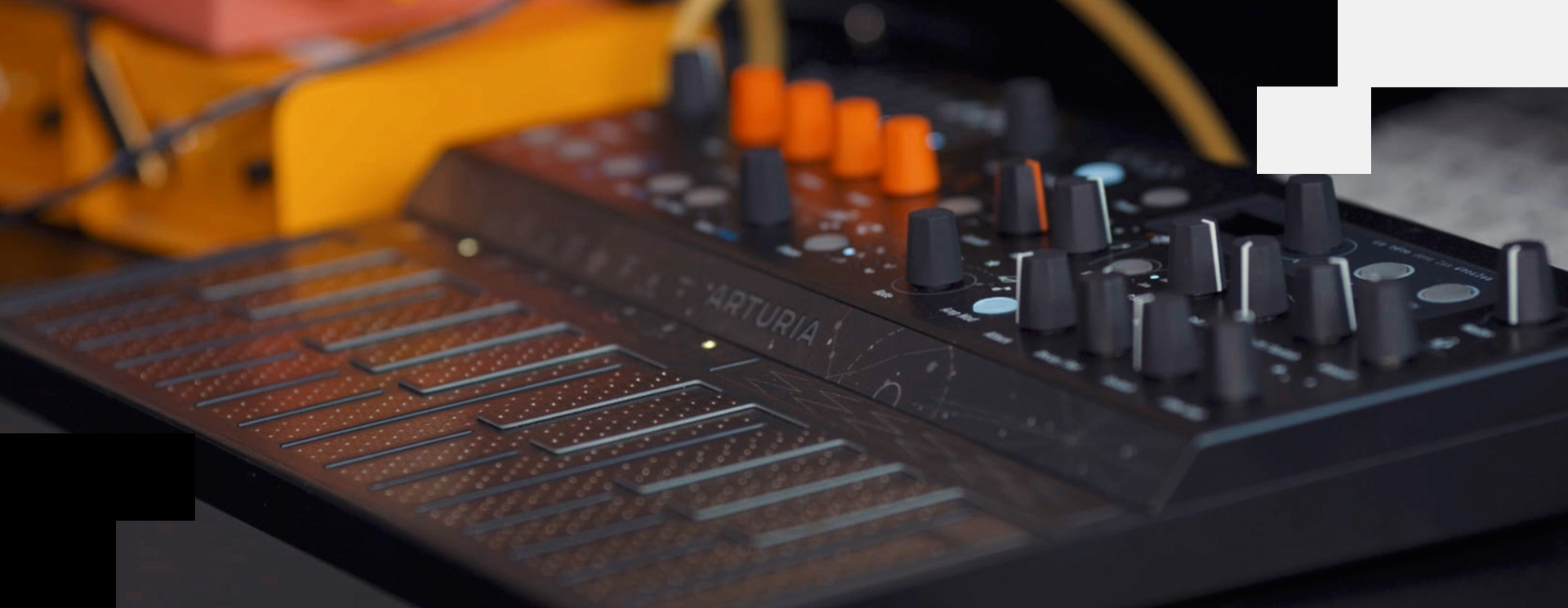 Arturia MicroFreak モジュラーシンセサイザー Amazon.co.jp: ARTURIA ハイブリッド・シンセサイザー